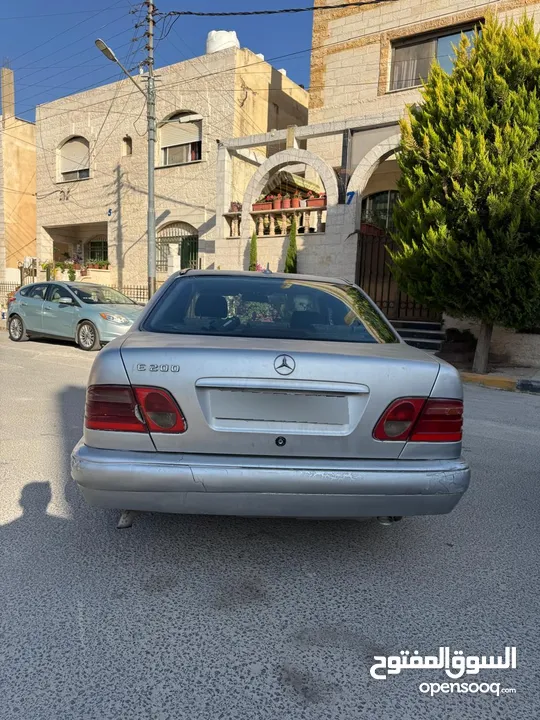 مرسيدس E200 للبيع