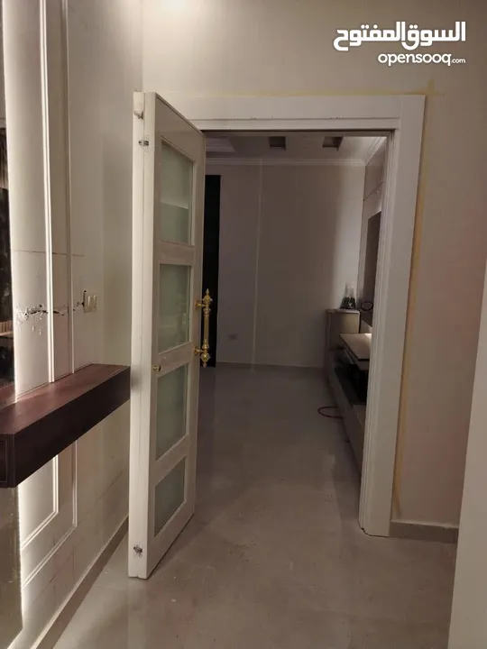 ابواب خشبيه داخليه و خارجيه بتصاميم حديثه وفاخره وعصريه جميع الانواع دهان  او تلبيس pvc  وقشره بلوط