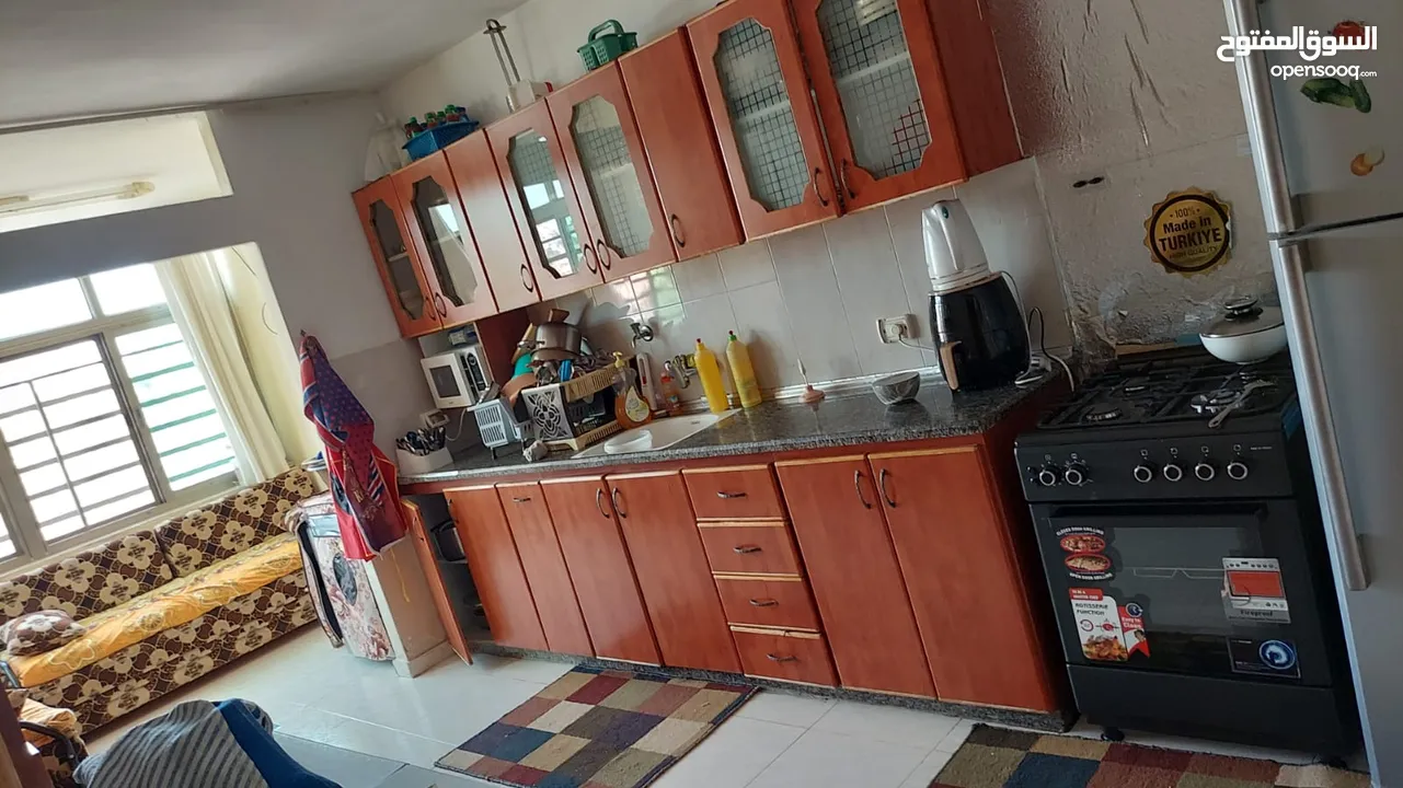 شقة للإيجار – طابق أرضي بمدخل خاص وموقف سيارة