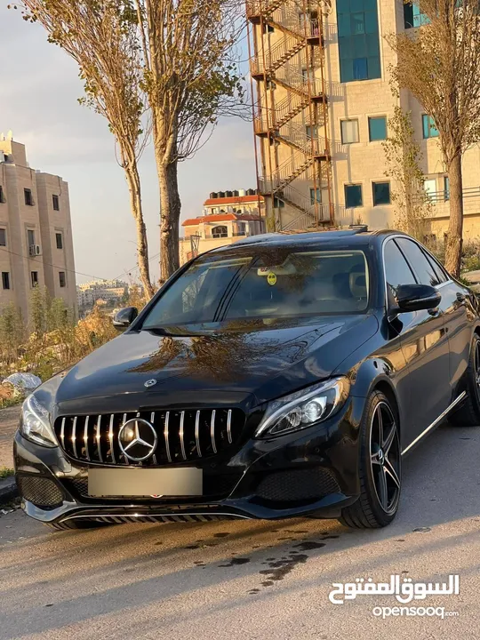 مرسيدس C200 بحالة ممتازة - استعمال قليل