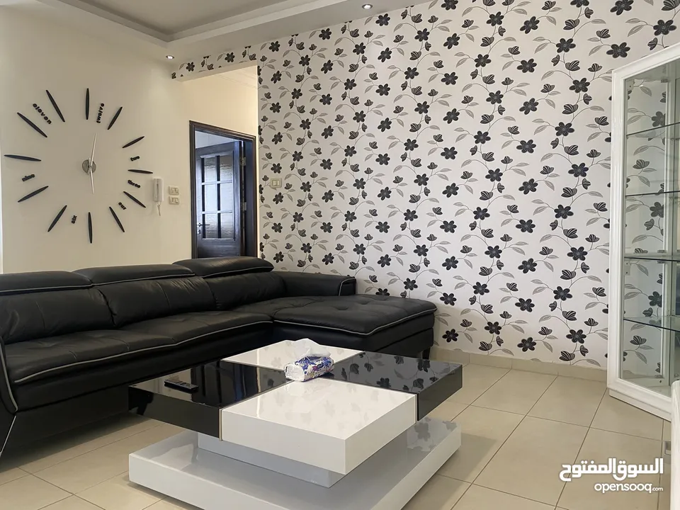 شقة فخمة مفروشة كامل للإيجار-طابق ثاني-110م-الصويفية- 3 دقايق من Swefieh village