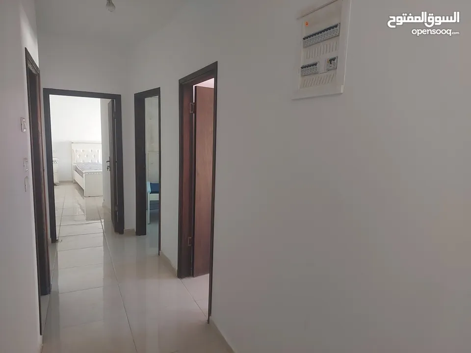 للايجار شقه فارغه البيره مقابل سوبر ماركت الشني والمقاطعه