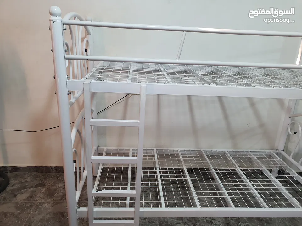 سرير حديد طابقين بحالة الوكالة