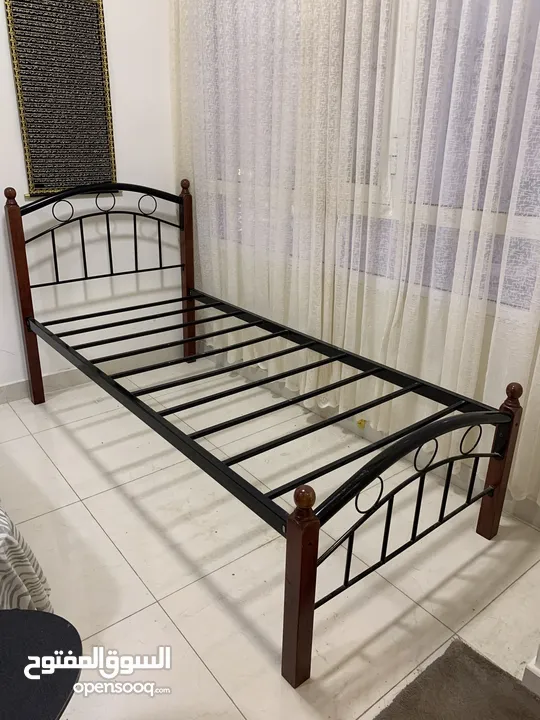 Single bed for sale with brand new condition mattress