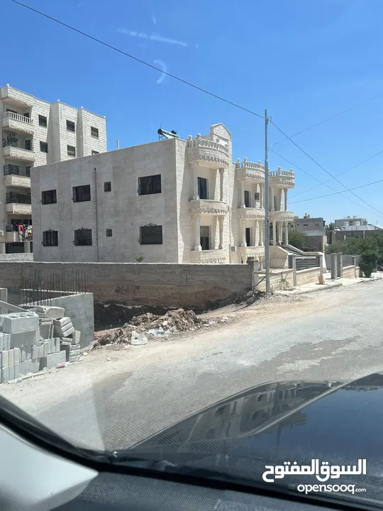 فيلا بمساحة 1000 متر مربع اربد / ايدون تم عرضها للبيع بالمزاد العلني