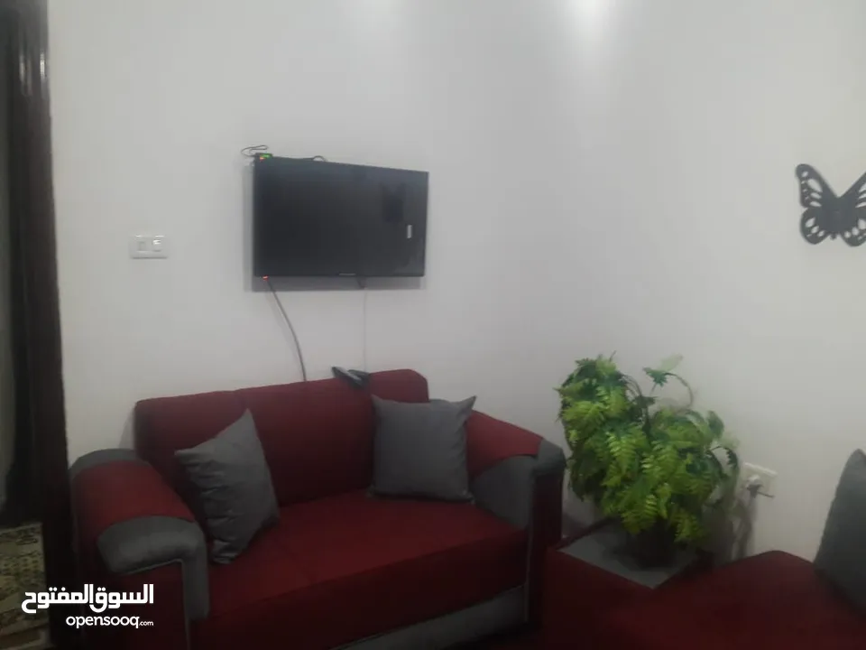 شقة سكنية طابق ارضي في ابو نصير للبيع