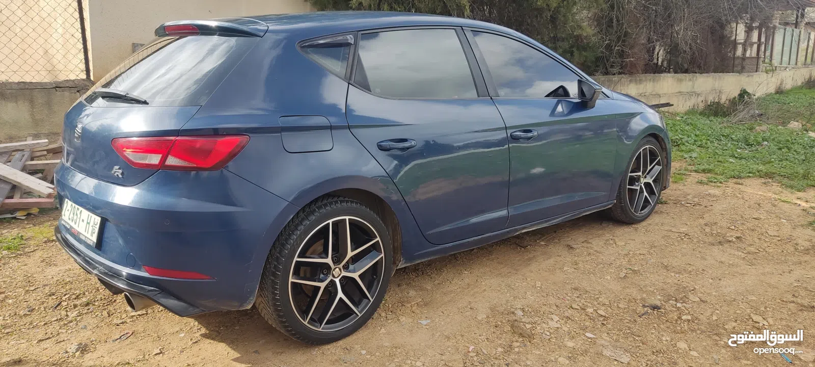 سيت ليون 17 للبيع