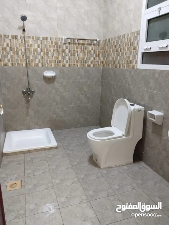 غرفة مع حمام خاص للايجار في الخوض
