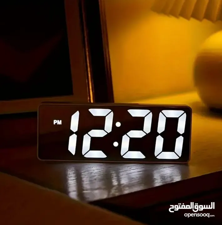 ساعة رقمية LED أنيقة مع منبه