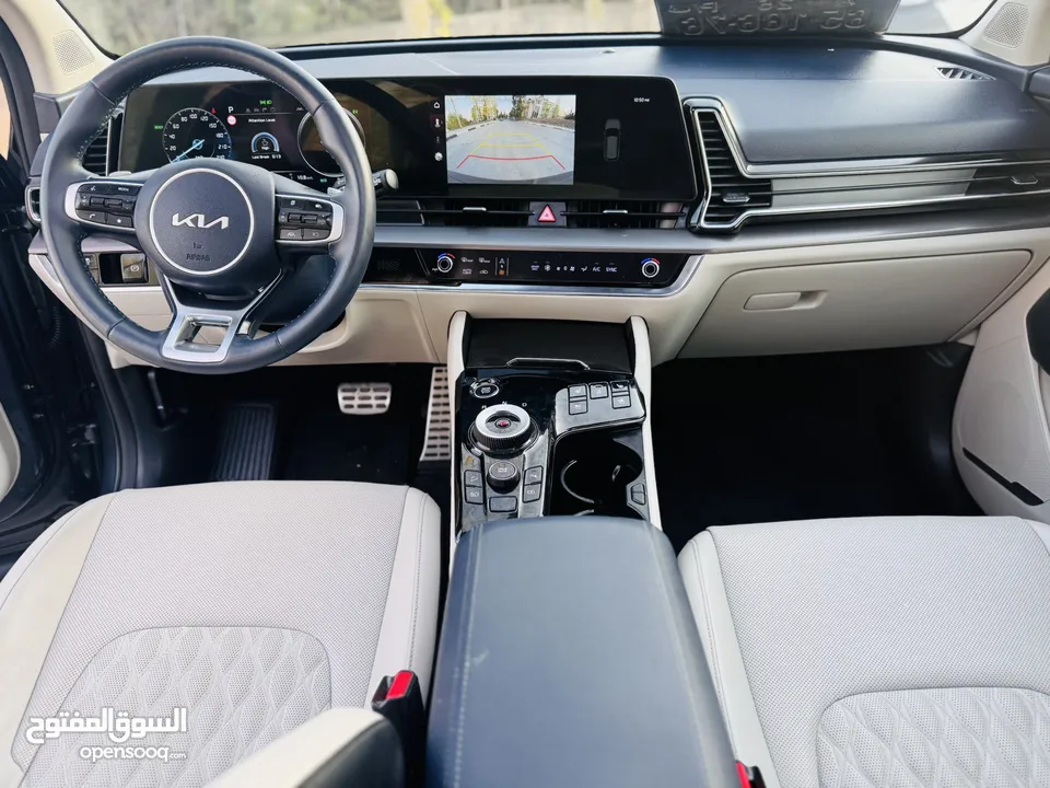كيا سبورتاج هايبرد 2023 فل كامل مع بانوراما - باللون المميز والداخلية المميزة - والسعر المميز