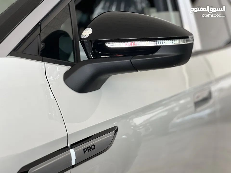 VW ID4 CROZZ PRO 2024 PIANO BLACK أبيضّ لؤلؤي
