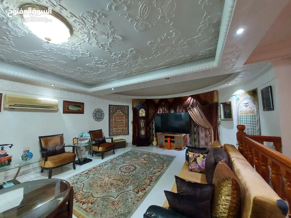 6 Bedrooms Furnished Villa for Rent in Qurum REF:820R