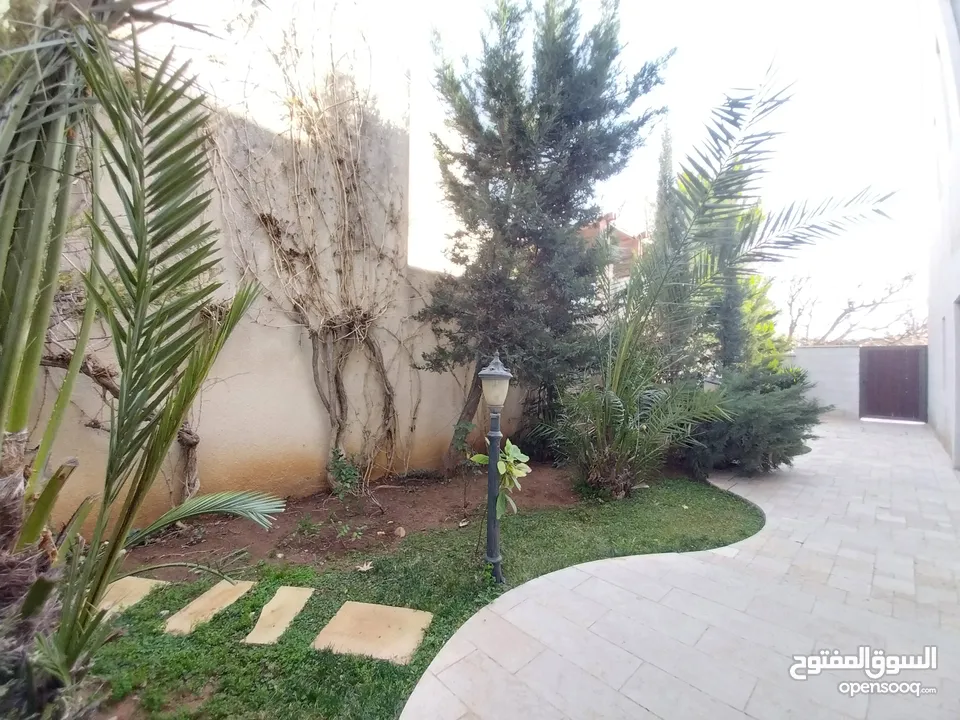 شقة شبه مفروشة للإيجار 250م2 ( Property 19136 )-175089600