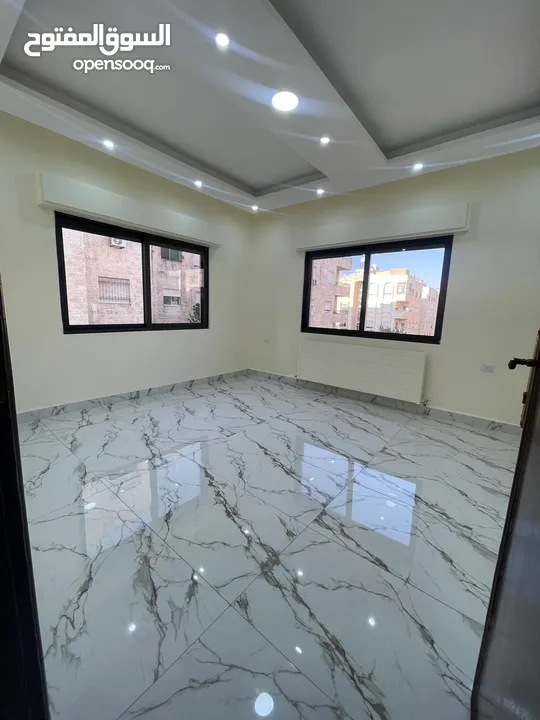 شقه فاخره للبيع بسعر حرق في الجندويل 200م طابق أول من المالك مباشره