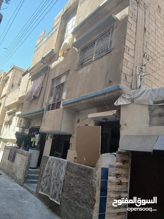 بيت كبير مكون من عده شقق للبيع