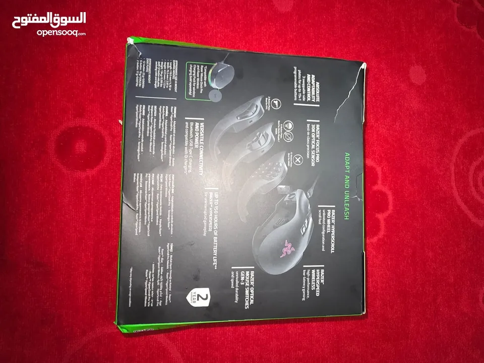 ماوسrazer naga v2 pro نضيف جداً مع الملحقات المذكوره بصوره فقط خلي سعرك وبخدمتك ان شاء الله مانختلف