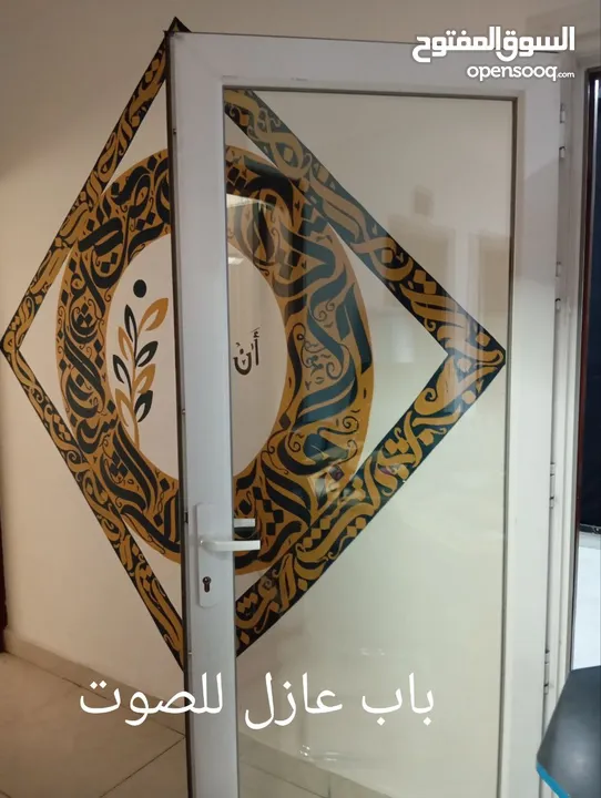أثاث مكتبي وأدوات ومستلزمات للتدريب داتا شو ولوح ذكي، كراسي، طاولات، مكاتب ، نافورة، رفوف، حائط، باب