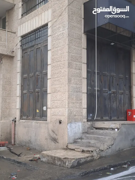 محلات تجارية باب او بابين + شقة للبيع 120 متر