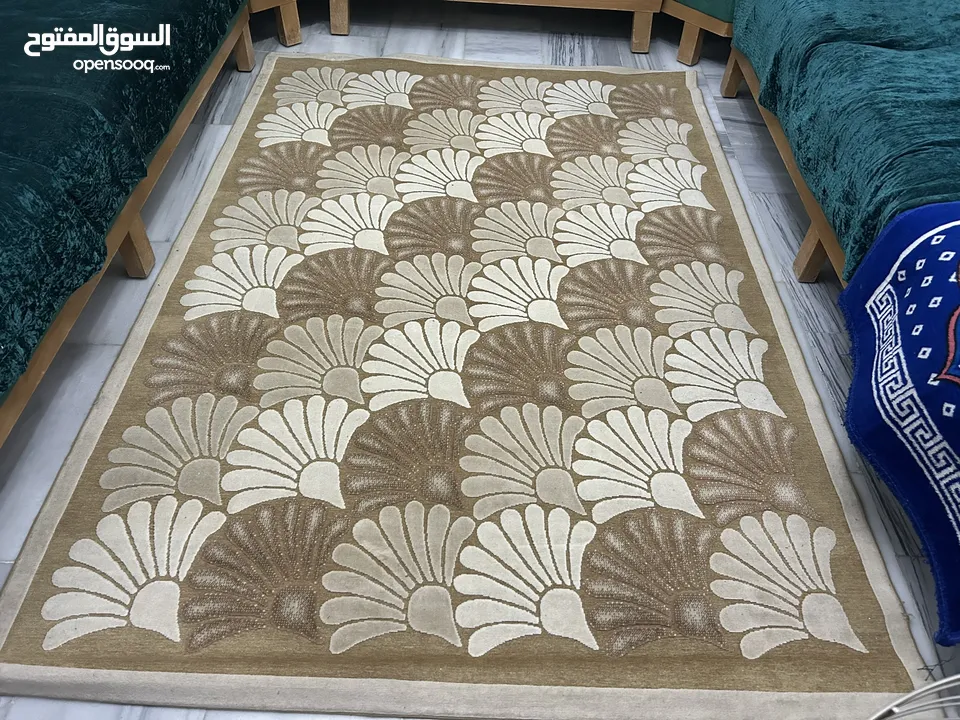 سجادة للبيع بحالة ممتازة