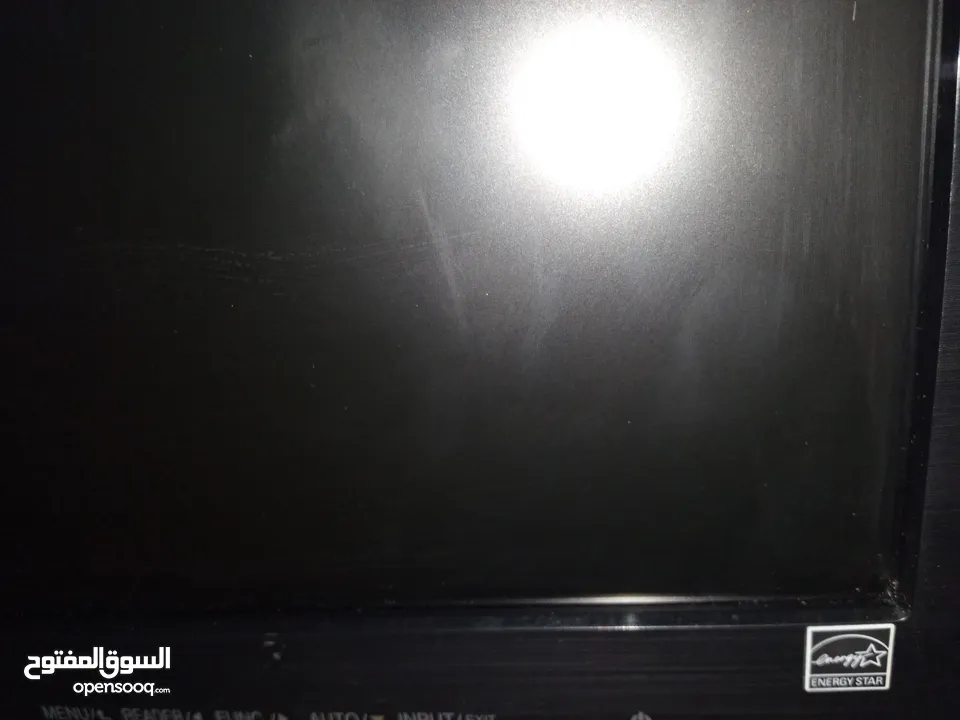 شاشة كمبيوترLG20انش مونيتورLEDمع نحولها الأصلي مدخلVGAبحاله ممتازه عالفحص شغاله100%