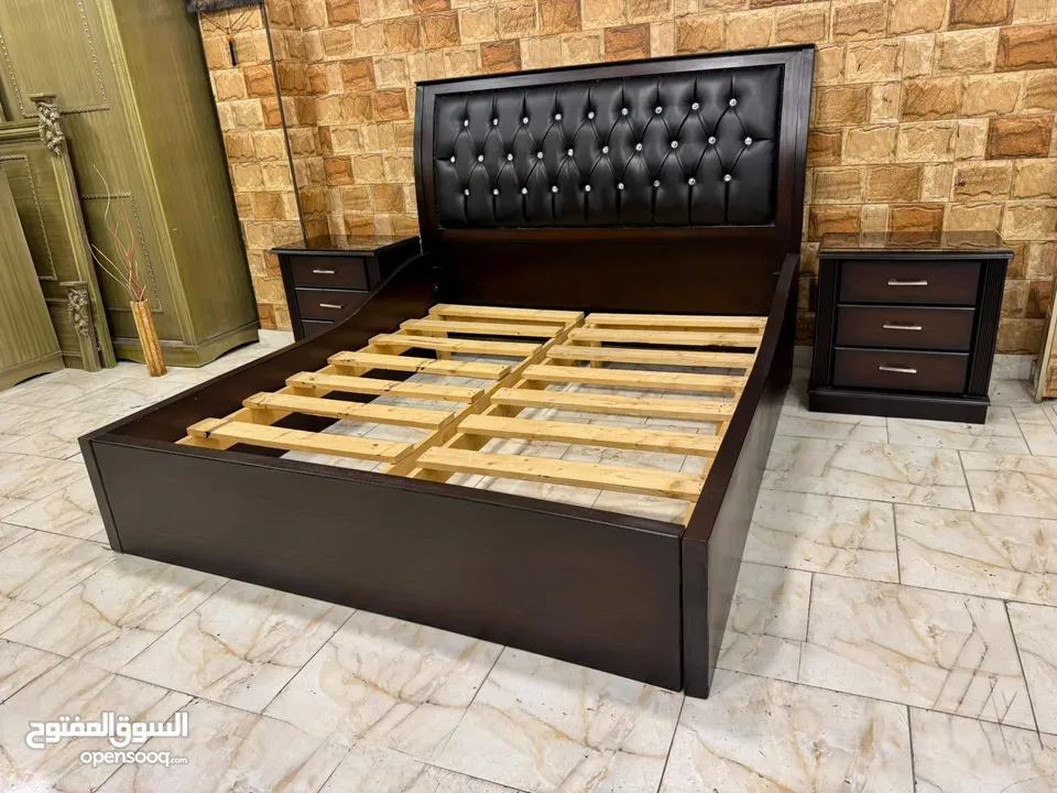 غرفه نوم ماستر تفصيل خشب لاتيه وقشره بلوط مستخدمه بحاله ممتازه