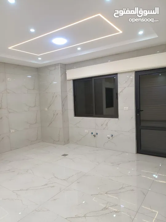 شقه فارغه فاخره سوبر ديلوكس للايجار لم تسكن نهائيا بناء حديث جدا تصلح لعرسان