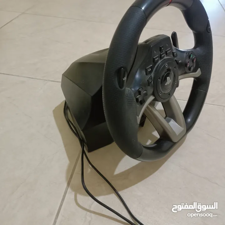 سترينج بلايستيشن اصلي من شركة بلايستيشن مستعمل بحالة الوكاله تم استعماله مرتين فقط يشتغل على ps4 ps3