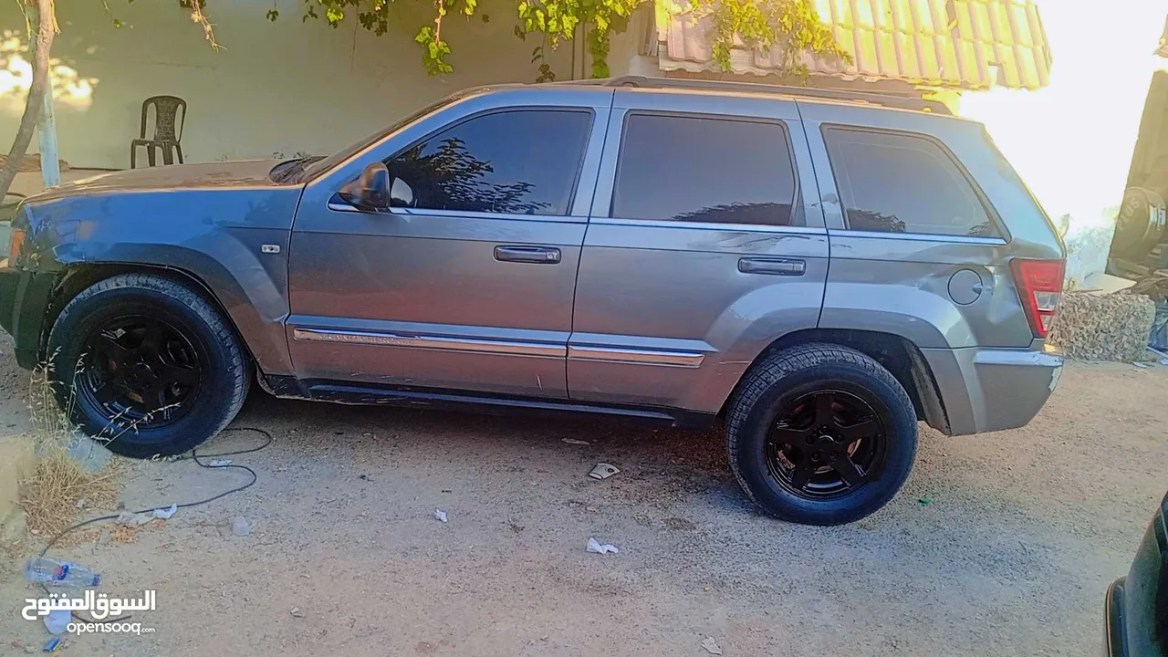 جيب شيروكي ليمتد للبيع موديل 2007 فحص جيد خلفي قصعات امامي ماتور 4700cc  منتهي ترخيص صحتها كويسه