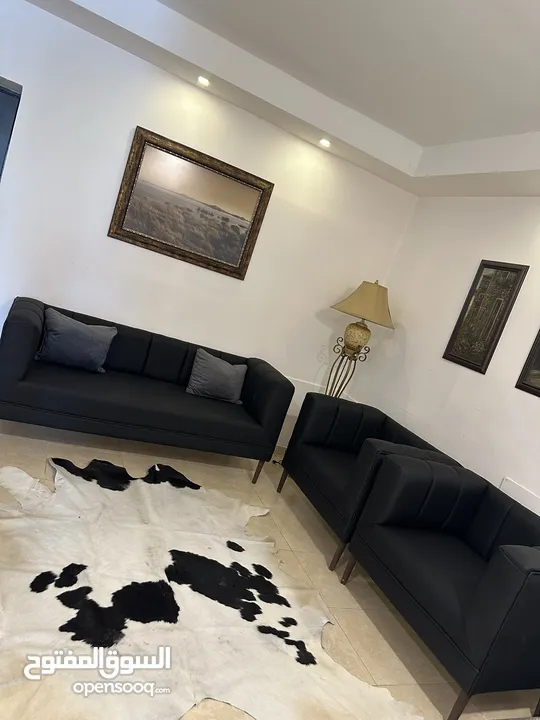 طقم كنب جلد اسود matt 3 قطع السعر. 280 دينار