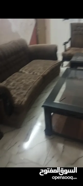 كنب غرفة ضيوف مع اسكملات لاتيه قوي جدا