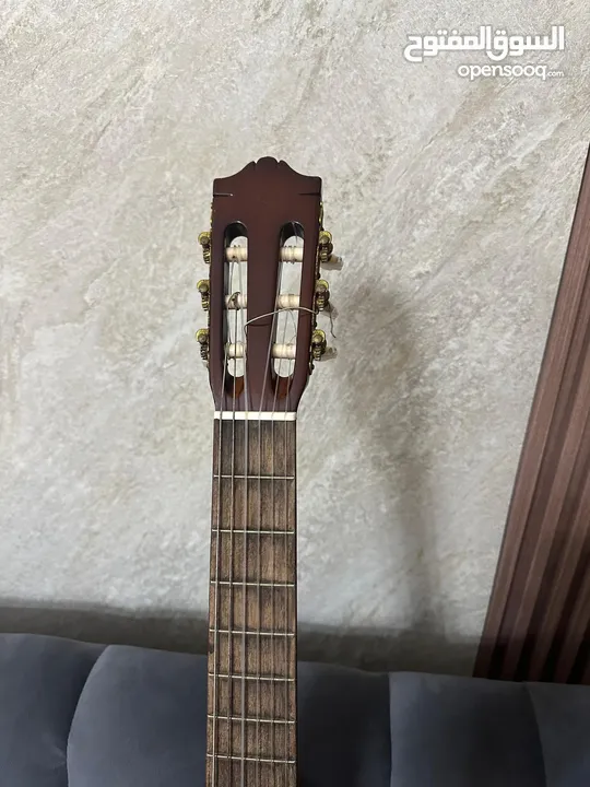 guitar classical yamaha c70 جيتار كلاسيكال    نوع ياماها احترافي شبه جديد مع اوتارو الاصلية