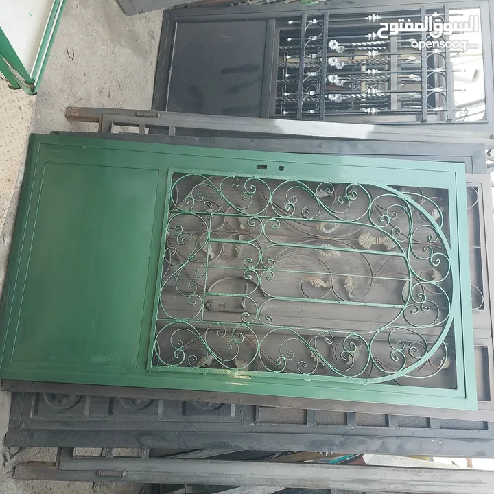 بواب شبابيك مطابخ مراجيح  بواب سحاب ماكنات خياطه ماكنات طباعه ماكنات تصوير وثائق خزانات ستيل