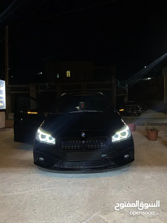 سيارة مميزة جداً، مُلفته للنظر،في رام الله BMW 218d 2017 , 7ركاب، محرك ديزل،2000 تيربو، اقتصادية