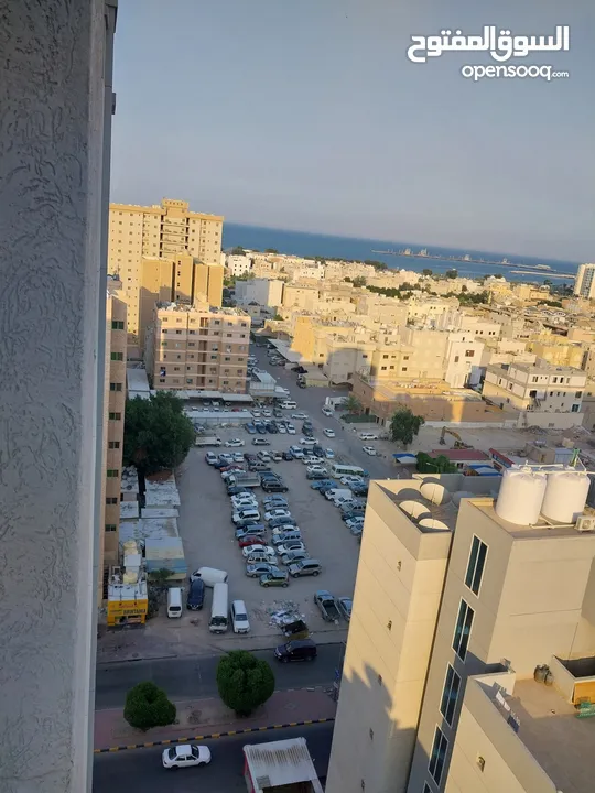 شقق للايجار في ابو حليفه قطعه 2 شارع الرازي  بجانب سي سويت  ومطعم ملك الفطاير