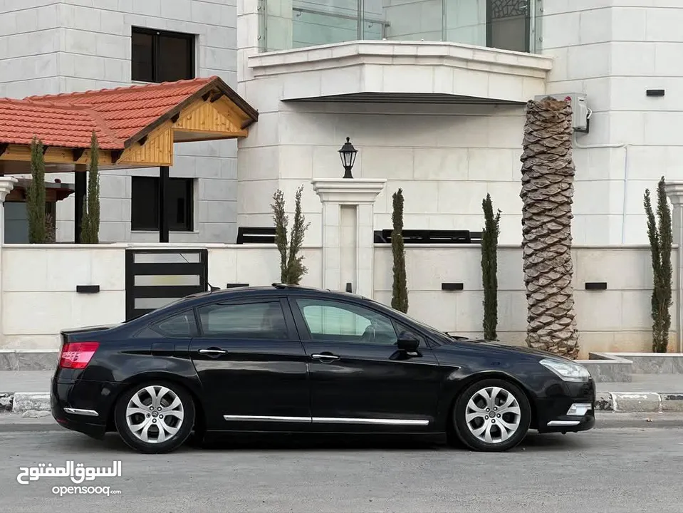 سيارات عائليه مرخصة الشهر 12