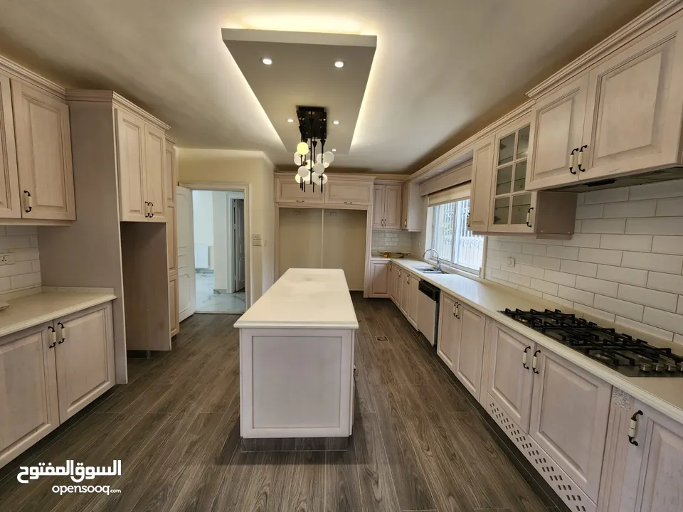 فيلا متلاصقة فاخرة للبيع أو للإيجار في الصويفية - ref : 14472