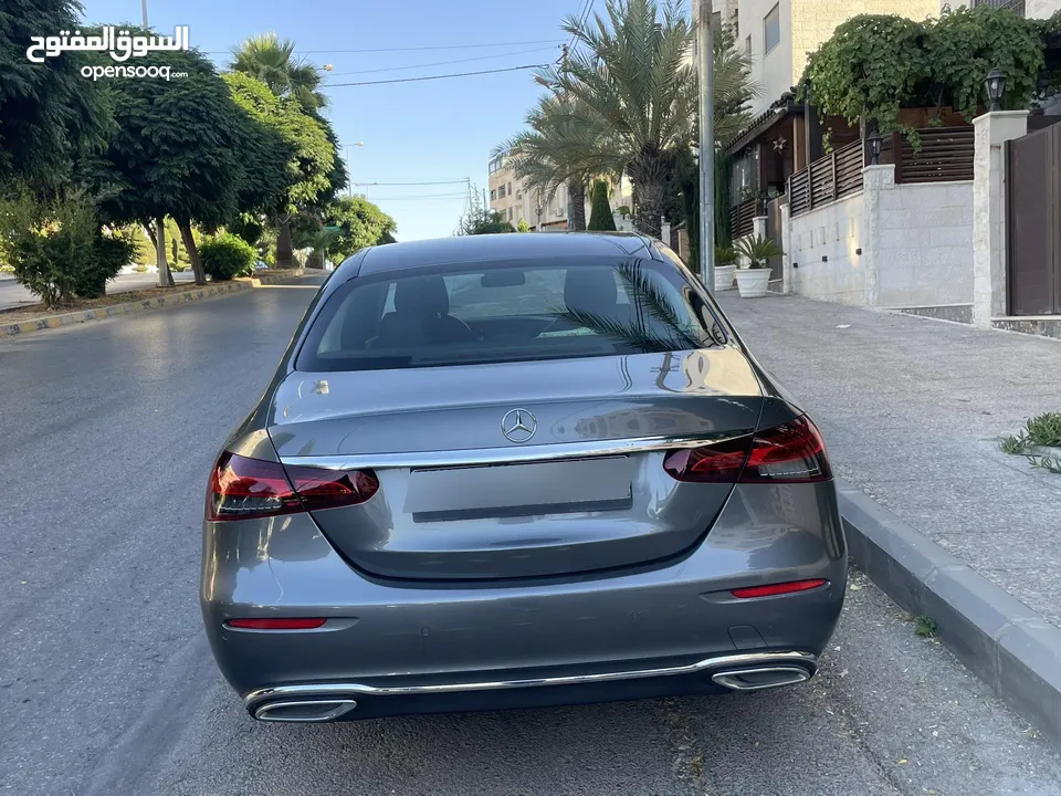 سيارة مرسيدس E200 لون فيراني مميز موديل 2021 بحالة الوكالة عداد 39،000 كيلو متر فقط