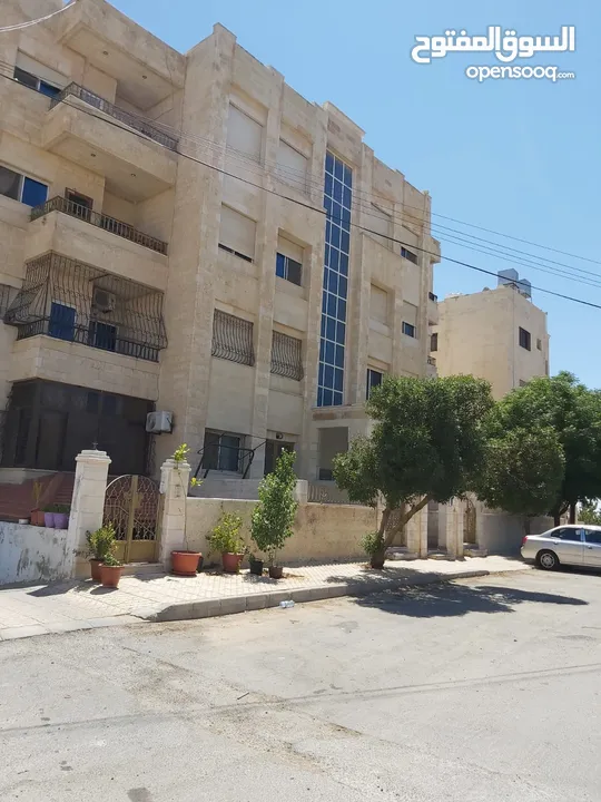 شقة 138م طابق ثالث بإطلالة رائعة قرب دفاع مدني البيادر للبيع من المالك