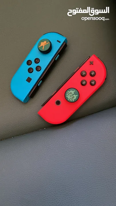نينتيندو سويتش + 2 joy con إضافيتان مع شمعة مع مسكتين مع اغراضه ( بدون ألعاب )و شنتة