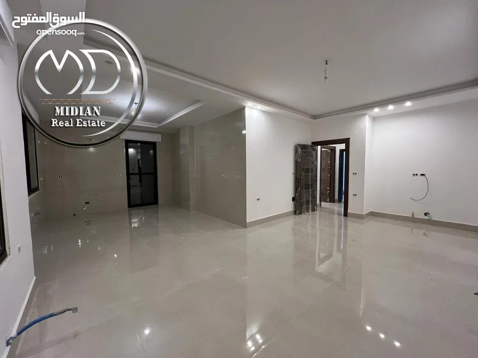 شقق ارضية و طوابق مكررة و أخير مع روف للبيع الرابية مساحات 200م مع تراسات و حدائق جديدة لم تسكن بأسع