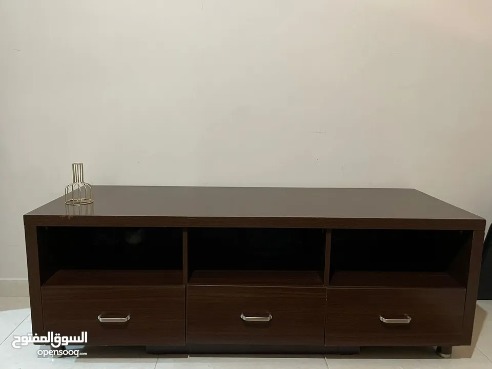 طاولة تلفزيون خشب من هوم سنتر
