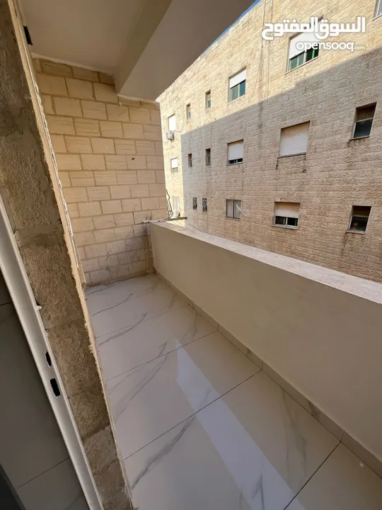 لقطه ضاحية الرشيد 160م طابق أول بسعر مغري جدااا من المالك مباشرة مجدده بالكامل