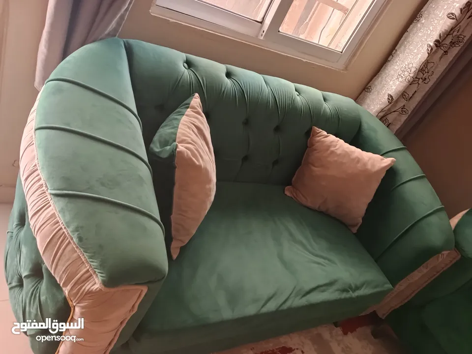 طقمين كنب للبيع بسعر مغري