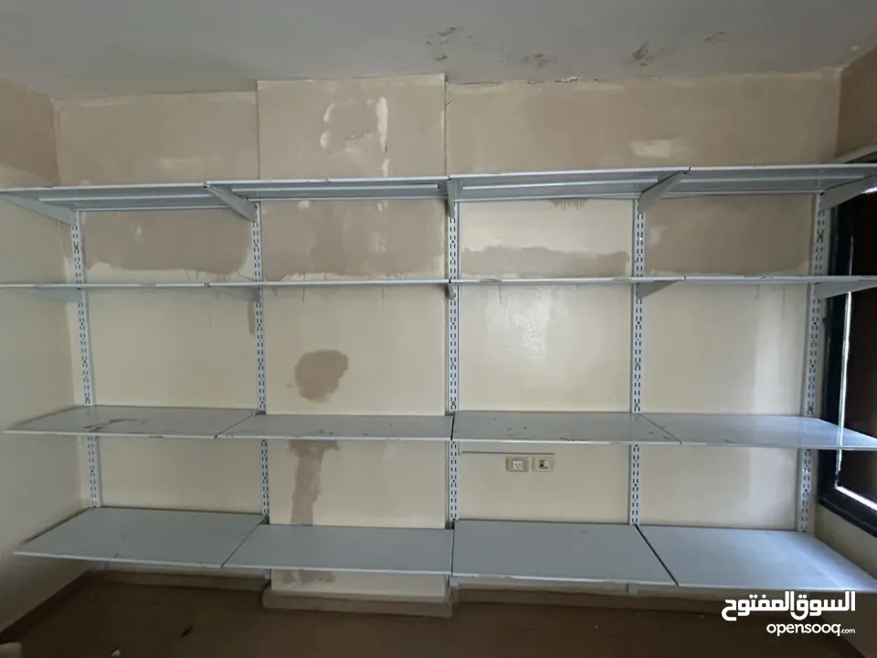 رفوف جاهزه استعمال بسيط جدا (البيع بسبب السفر).