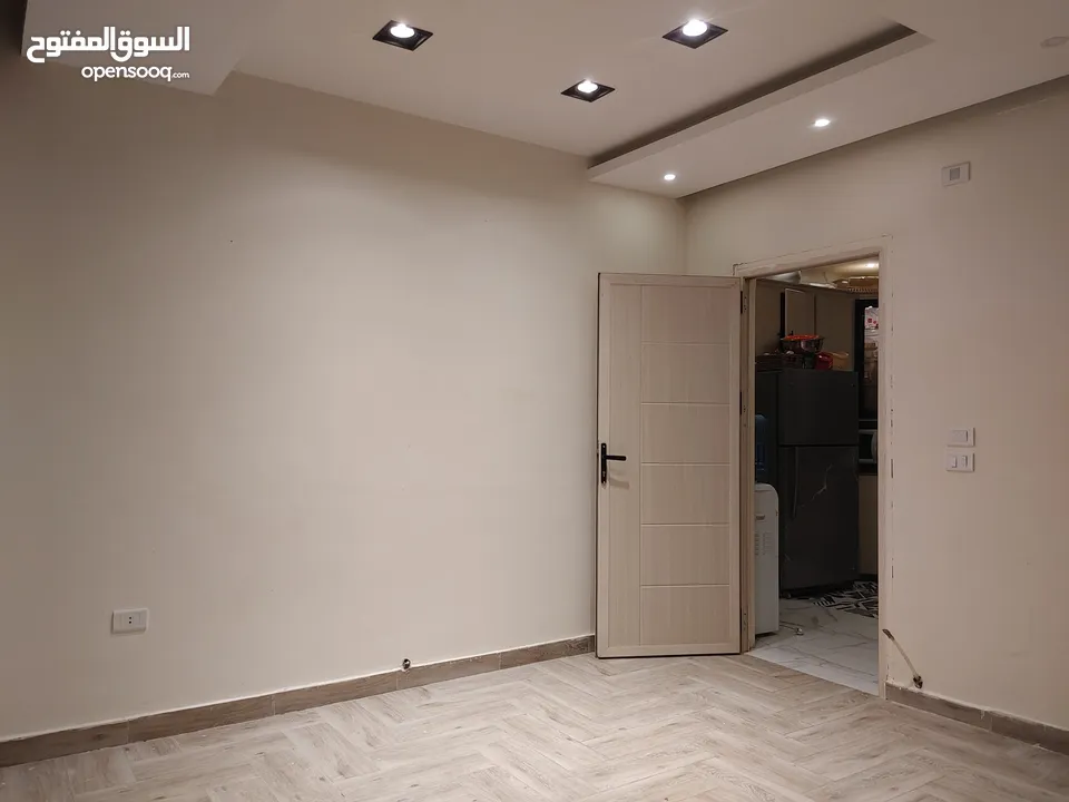 روف فاضي للايجار