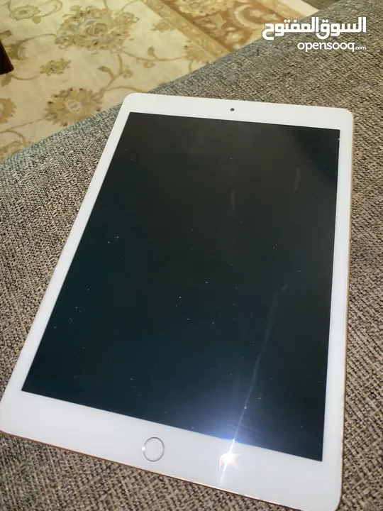 ايباد 8 32 GB بحالة ممتازة ipad 8