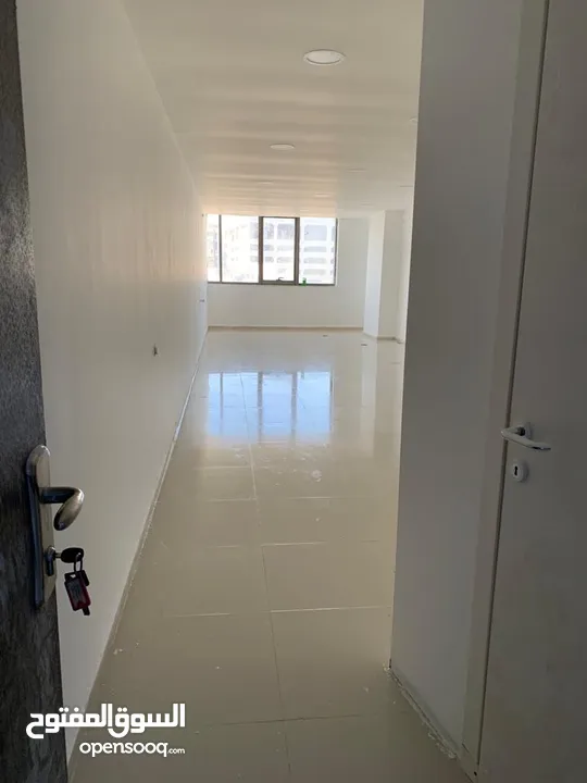 مكتبين جنب بعض 53 م و 61م