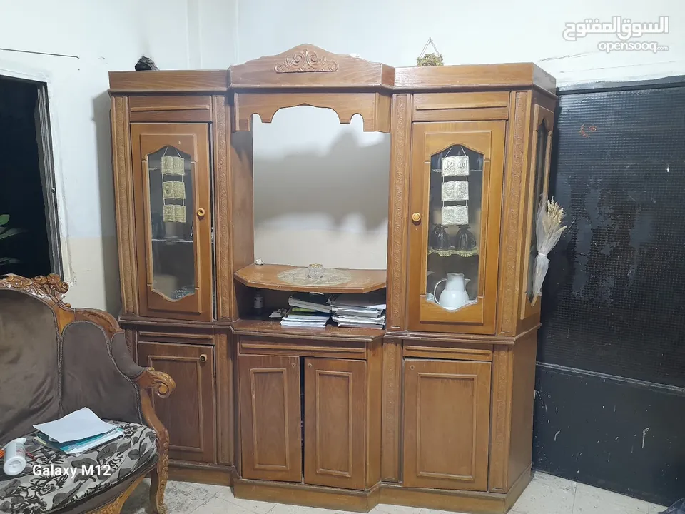 بوفيه خشب بحالة جيدة
