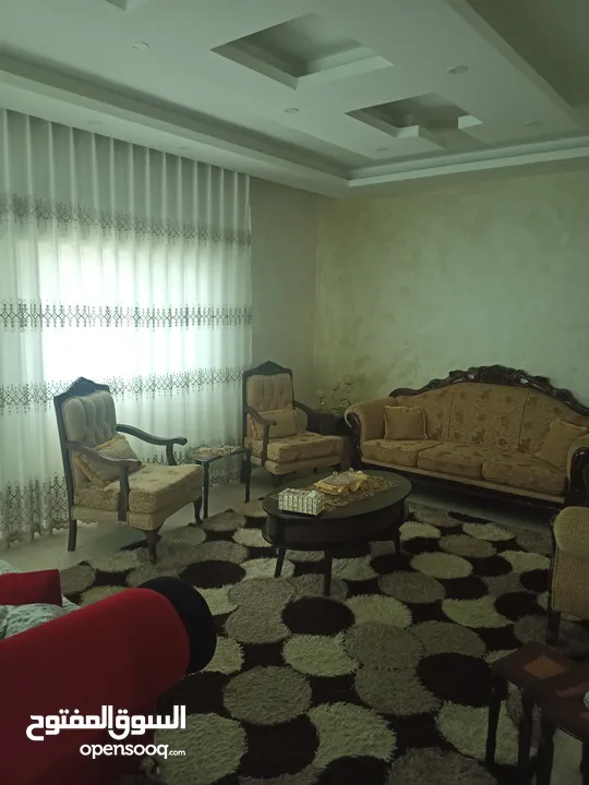 عماره مميزه في حي مميز بسعر جيد مناسبه لعائله مدخل مستقل قوشان مفروز اربع طوابق كل طابق مسطح 155 متر