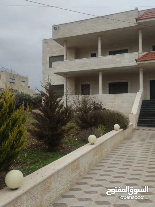 بيت مستقل  4 غرف نوم ماستر روم 4 واجهات حجر بلكونات صالات كراج خزان ماء تدفئه سور حديقه عزل اطلاله ح